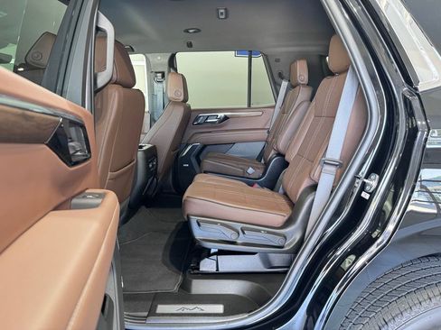 Certified 2025 Chevrolet Tahoe High Country AWD/4WD image 27