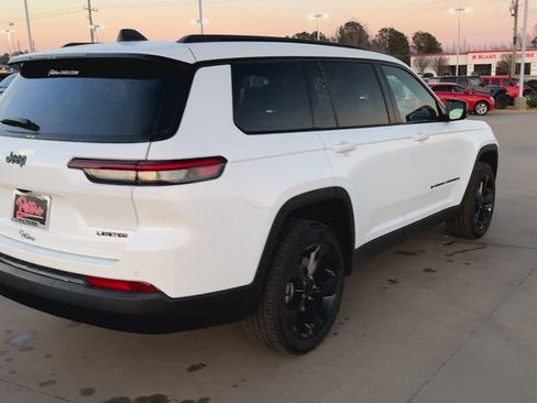 New 2025 Jeep Grand Cherokee L Limited w/ Black Appearance Package AWD/4WD image 9