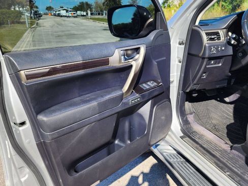 Used 2016 Lexus GX 460 image 14