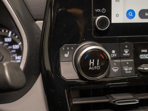 Certified 2023 Toyota Highlander XLE image 16