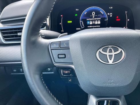 Used 2025 Toyota Camry SE image 22