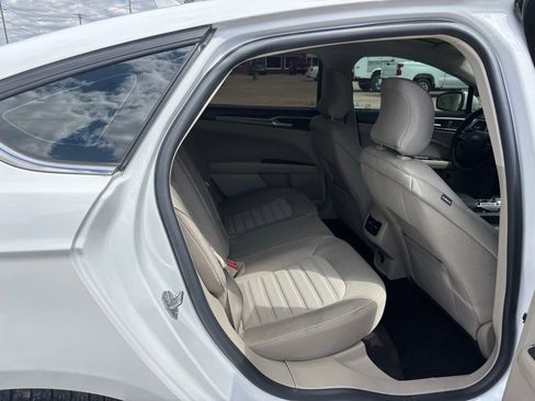Used 2019 Ford Fusion SE FWD image 14