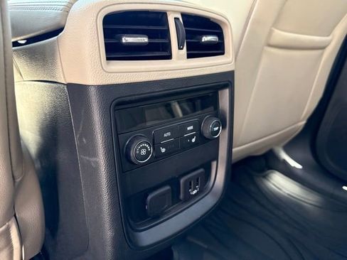 Used 2020 Buick Envision Essence AWD/4WD image 10