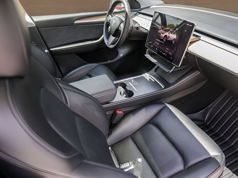 Used 2023 Tesla Model Y Long Range AWD/4WD image 26
