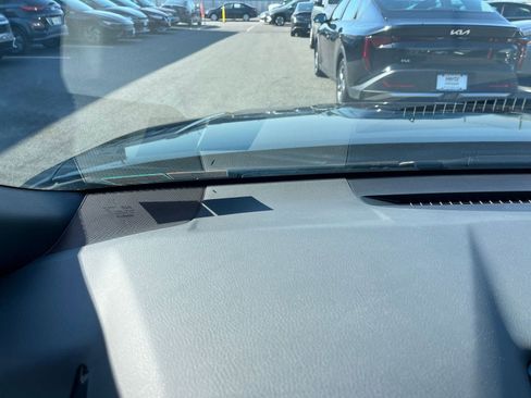 Used 2025 Toyota Camry SE image 34