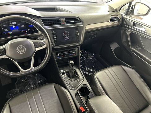 Used 2022 Volkswagen Tiguan SE FWD image 24