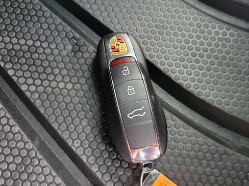 Used 2025 Porsche Macan AWD/4WD image 26