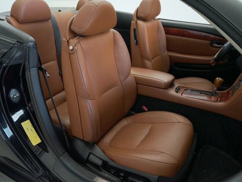 Used 2004 Lexus SC 430 Convertible w/ Preferred Accessory Pkg RWD image 4