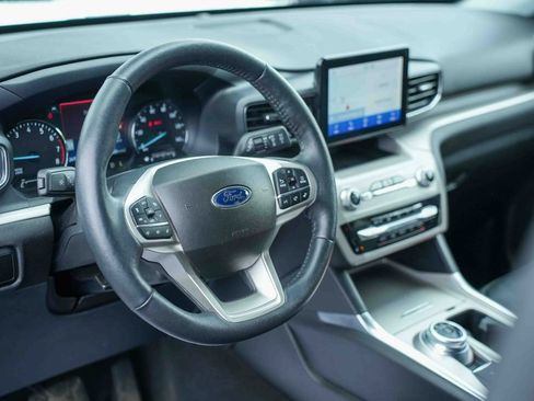 Certified 2023 Ford Explorer XLT w/ Equipment Group 202A AWD/4WD image 30