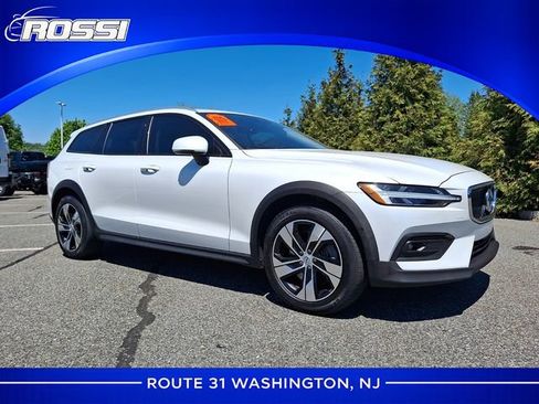 Used 2021 Volvo V60 T5 Cross Country w/ Climate Package AWD/4WD image 1