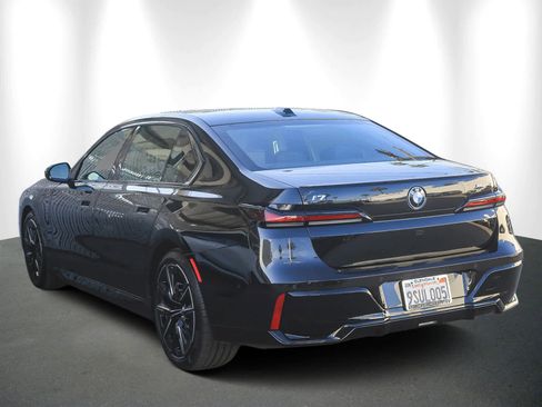 Used 2025 BMW i7 xDrive60 w/ Premium Package image 4