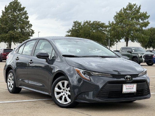 Used 2025 Toyota Corolla LE FWD image 2