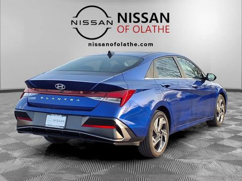 Used 2025 Hyundai Elantra SEL FWD image 27