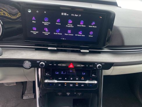 Used 2024 Kia Carnival EX FWD image 12