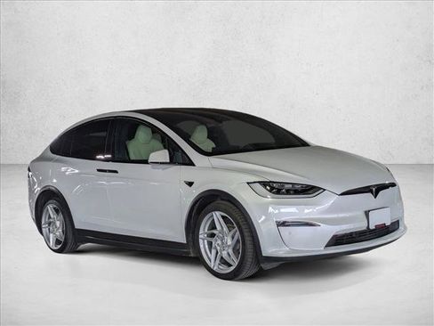 Used 2022 Tesla Model X image 3