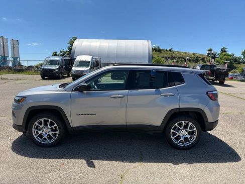 Used 2022 Jeep Compass Latitude AWD/4WD image 9