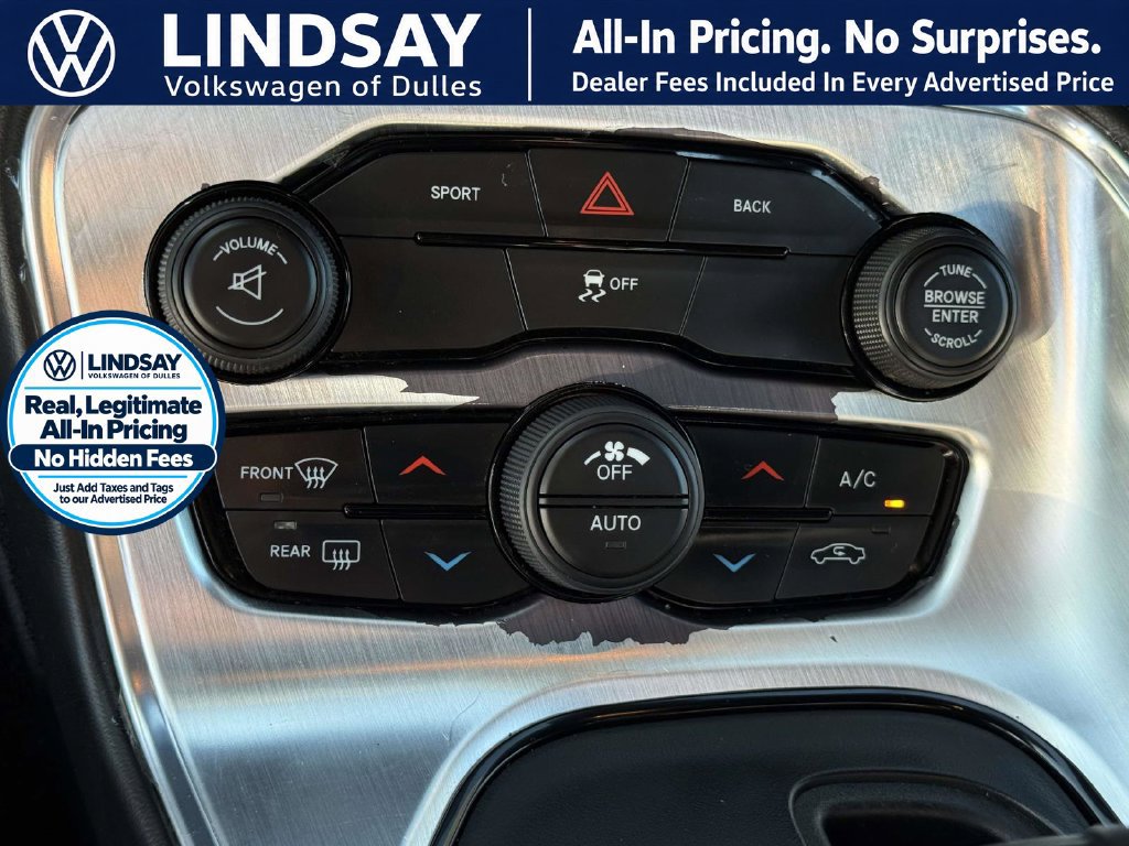 Used 2015 Dodge Challenger SXT RWD image 14