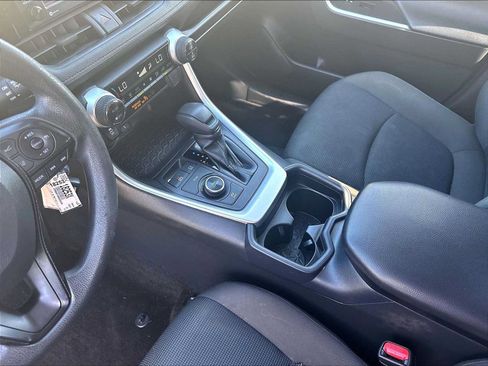 Used 2021 Toyota RAV4 LE AWD/4WD image 19
