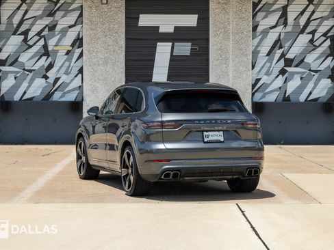 Used 2023 Porsche Cayenne Turbo S AWD/4WD image 11