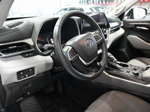 Used 2023 Toyota Highlander Limited image 23