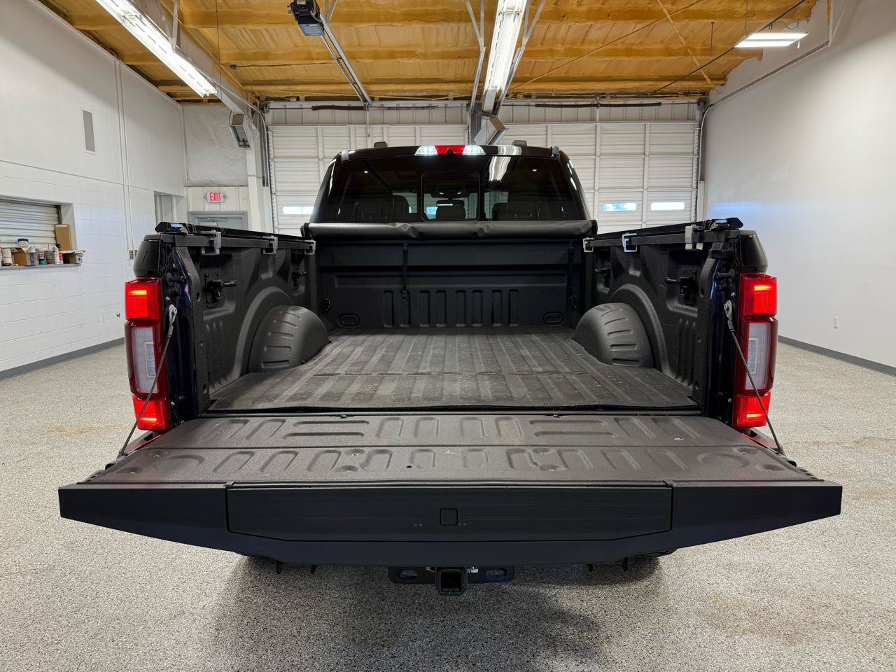 Used 2020 Ford F250 Lariat w/ Lariat Ultimate Package AWD/4WD image 28