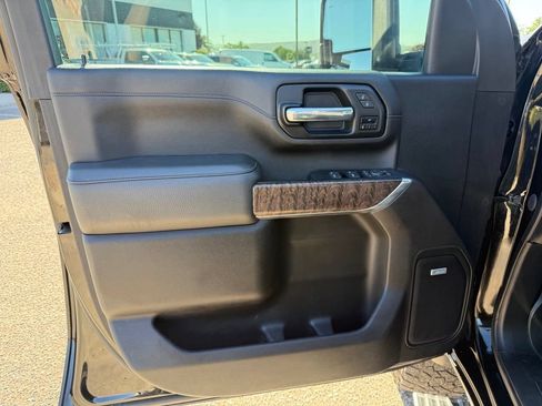 Used 2022 GMC Sierra 3500 Denali w/ Denali Black Diamond Edition AWD/4WD image 9
