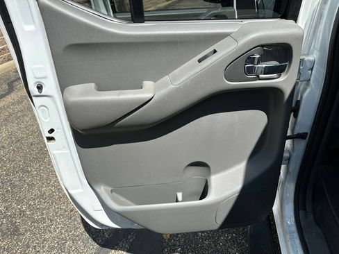 Used 2020 Nissan Frontier SV w/ Midnight Edition Floor Mats AWD/4WD image 29