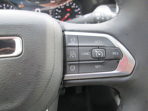 Used 2025 Jeep Compass Limited image 19