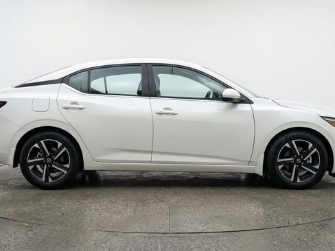 Used 2025 Nissan Sentra SV image 11