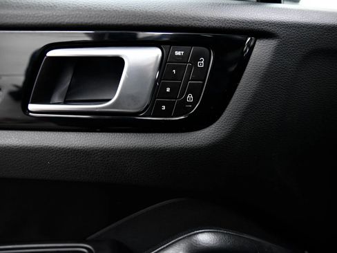 Used 2022 Porsche Cayenne image 12