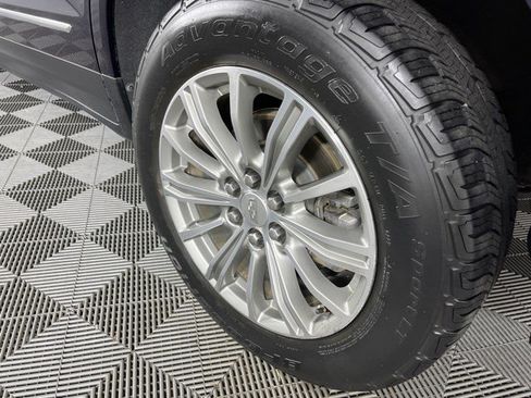 Used 2017 Cadillac XT5 Luxury FWD image 8