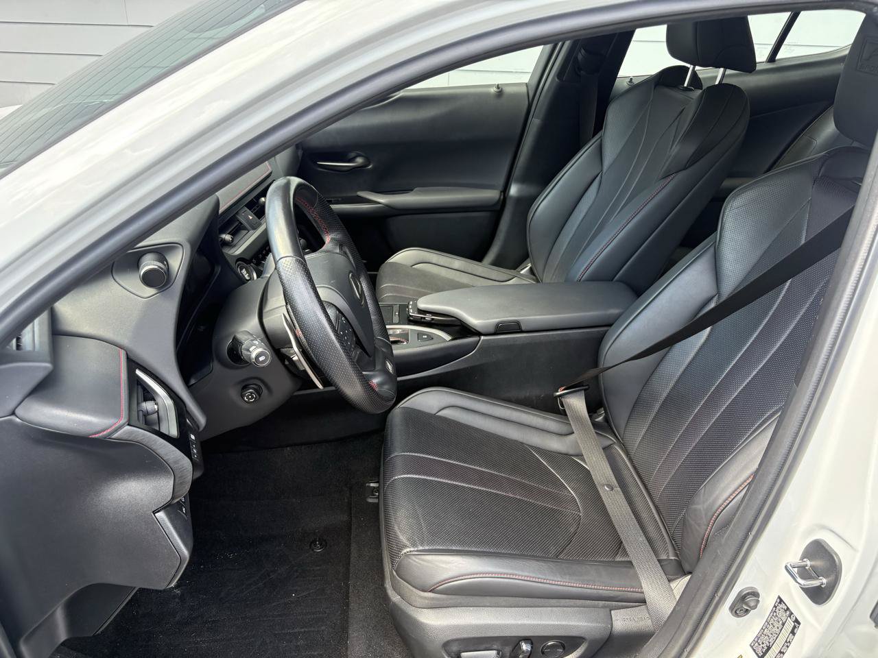 Used 2020 Lexus UX 200 F Sport FWD image 9