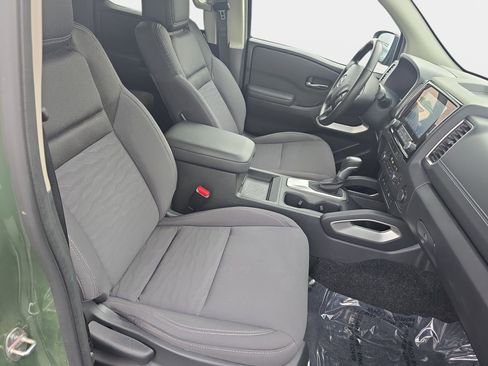 Used 2024 Nissan Frontier SV w/ SV Convenience Package RWD image 10