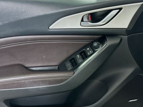 Used 2018 MAZDA MAZDA3 Touring FWD image 15