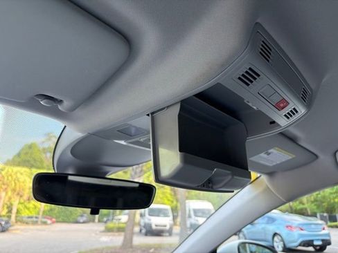 Used 2023 Volkswagen Taos SE image 18