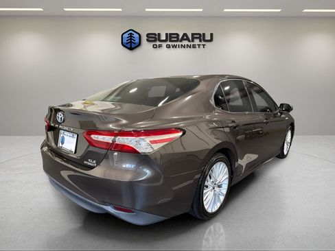 Used 2018 Toyota Camry XLE FWD image 5