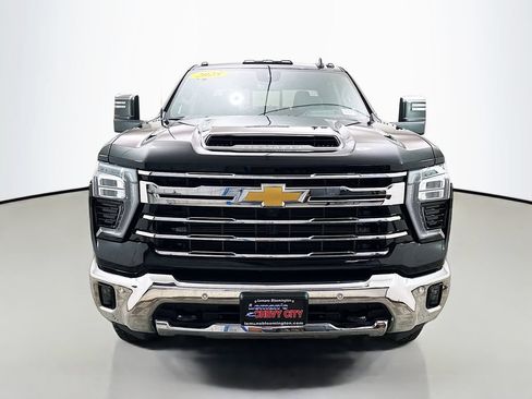 Used 2025 Chevrolet Silverado 2500 LTZ w/ LTZ Premium Package AWD/4WD image 2
