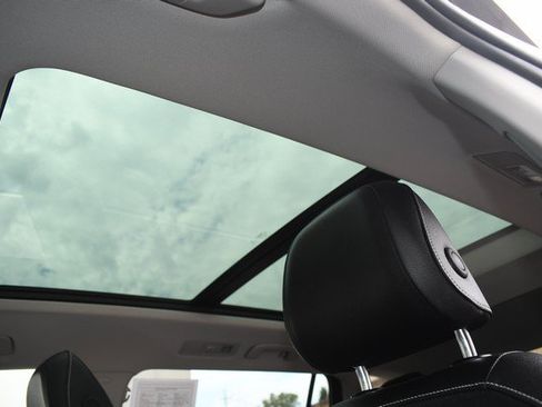 Used 2021 Volkswagen Tiguan SE w/ Panoramic Sunroof Package AWD/4WD image 19