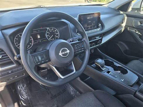 Used 2024 Nissan Rogue SV image 11