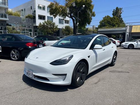 Used 2023 Tesla Model 3 Standard Range RWD image 1