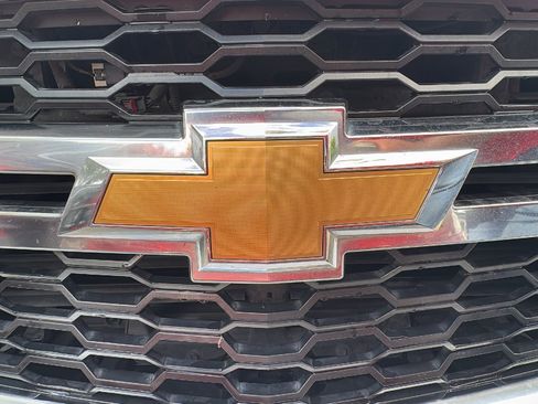 Used 2018 Chevrolet Suburban LT w/ Texas Edition Package RWD image 2