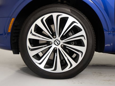 Used 2021 Bentley Bentayga AWD/4WD image 9
