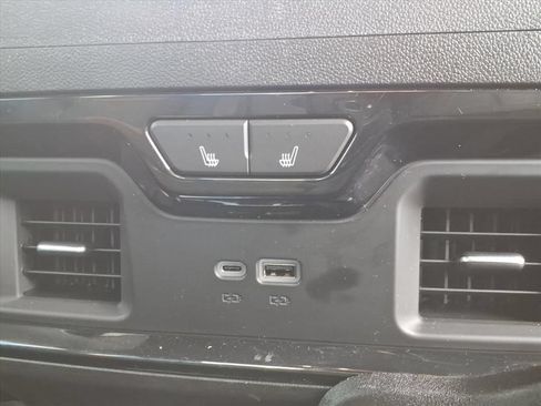 Used 2024 GMC Sierra 2500 AT4 AWD/4WD image 15