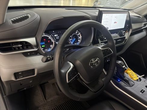 Used 2026 Toyota Highlander XLE AWD/4WD image 9