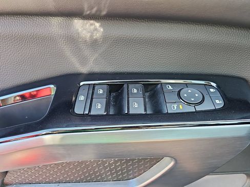 Used 2025 Nissan Pathfinder SL FWD image 27