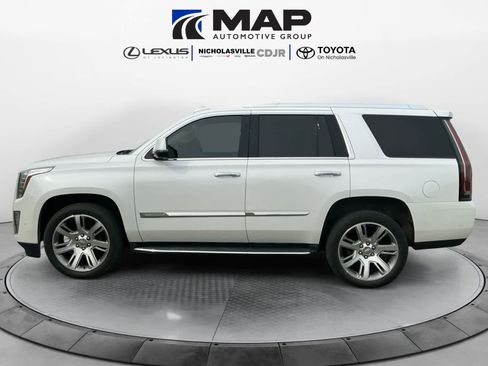 Used 2017 Cadillac Escalade Premium Luxury AWD/4WD image 2