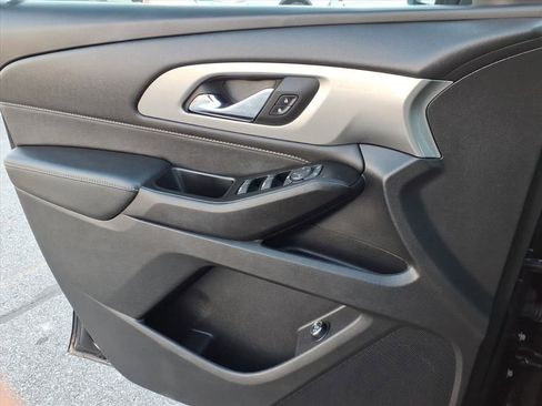 Used 2023 Chevrolet Traverse LT image 8