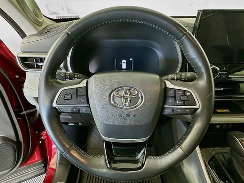 Used 2023 Toyota Highlander Limited image 13