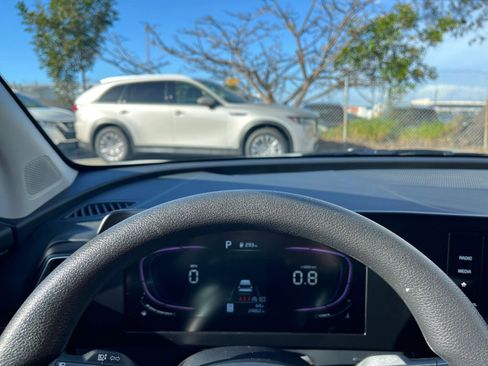 Used 2025 Kia Sportage LX image 34