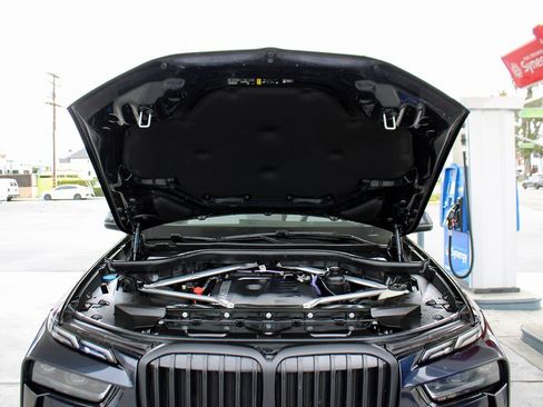 Used 2024 BMW X7 xDrive40i w/ M Sport Package AWD/4WD image 46